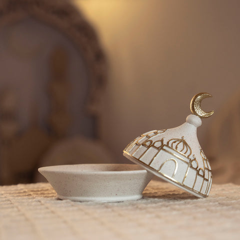 مضيفة رمضانية مع غطاء