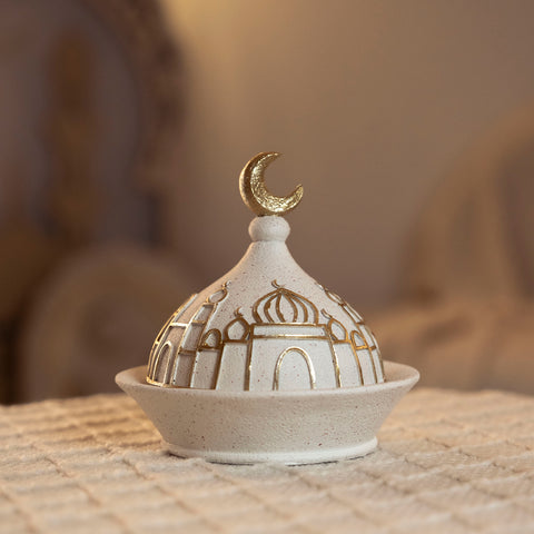 مضيفة رمضانية مع غطاء