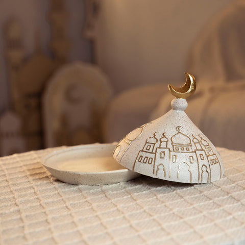 مضيفة رمضانية مع غطاء