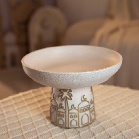 صحن تقديم  حجري دائري مع قاعدة