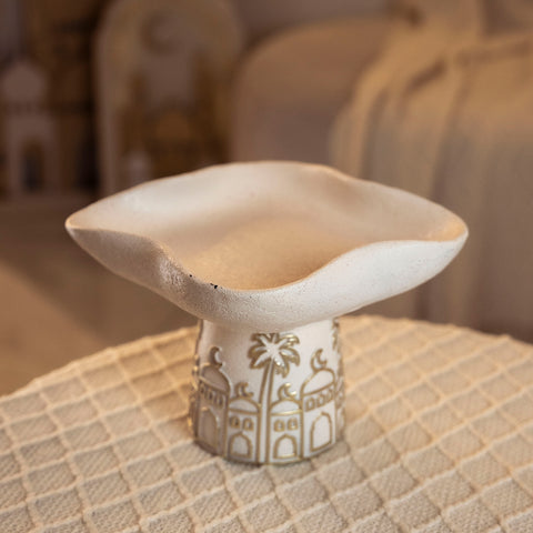 صحن تقديم  حجري مع قاعدة