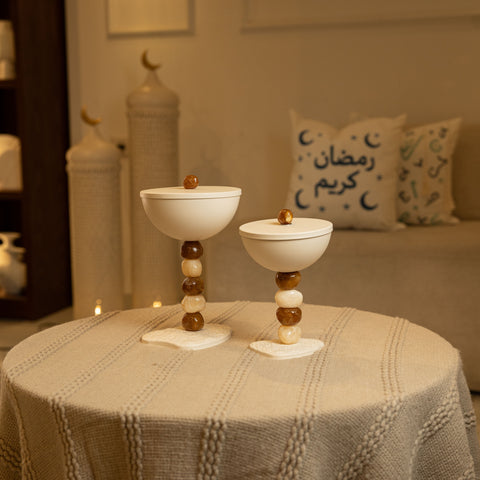 مضيفة دائرية مع غطاء - كبير - بني