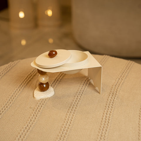 مضيفة مفردة مع ستاند - بني