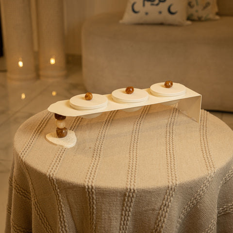 مضيفة ثلاثية مع ستاند - بني