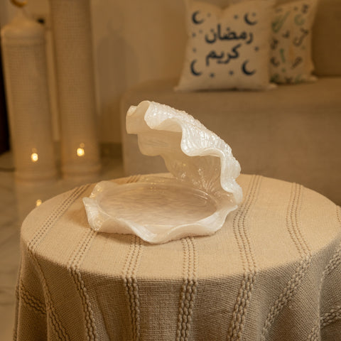 مضيفة على شكل صدفة - لون لؤلؤي - كبير