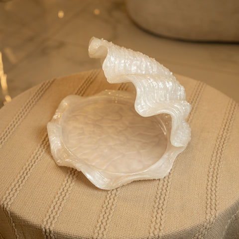 مضيفة على شكل صدفة - لون لؤلؤي - كبير