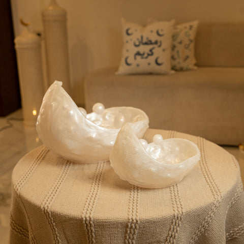 مضيفة بتصميم الؤلؤ - لون لؤلؤي - كبير