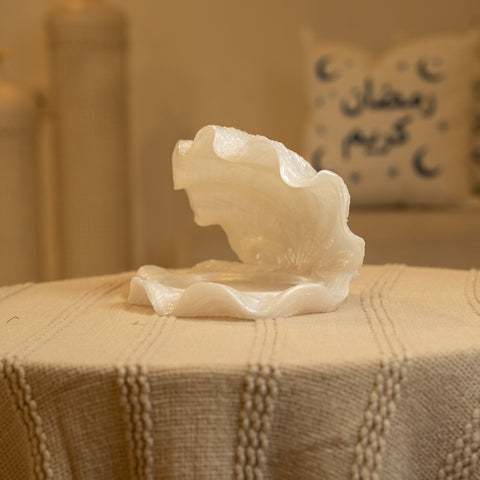 مضيفة على شكل صدفة - لون لؤلؤي - وسط