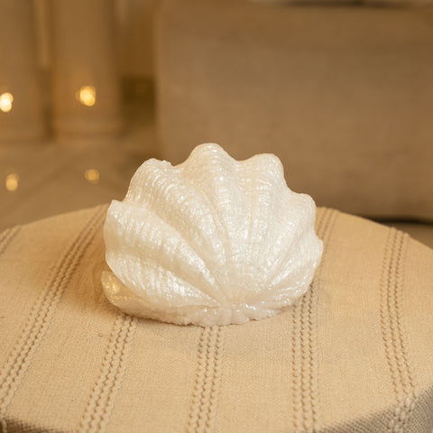 مضيفة على شكل صدفة - لون لؤلؤي - وسط