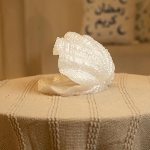 مضيفة على شكل صدفة - لون لؤلؤي - وسط