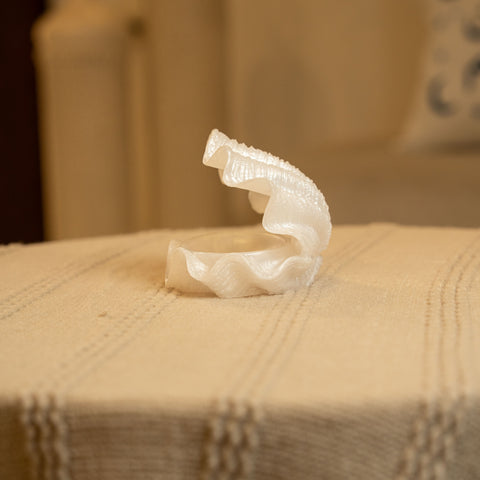 مضيفة على شكل صدفة - لون لؤلؤي - صغير