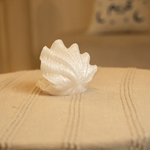 مضيفة على شكل صدفة - لون لؤلؤي - صغير