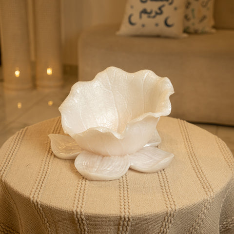 مضيفة شكل وردة - لؤلؤي